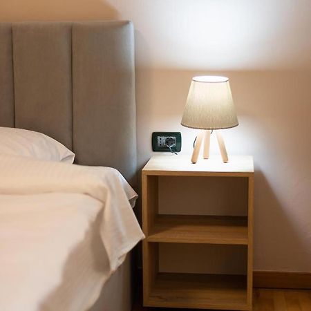 Light-2 Lovely Apartment In تيرانا المظهر الخارجي الصورة