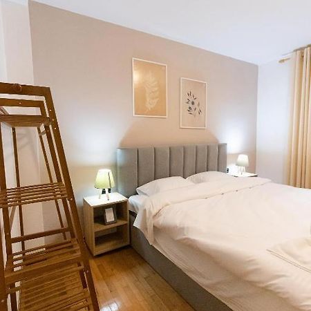 Light-2 Lovely Apartment In تيرانا المظهر الخارجي الصورة