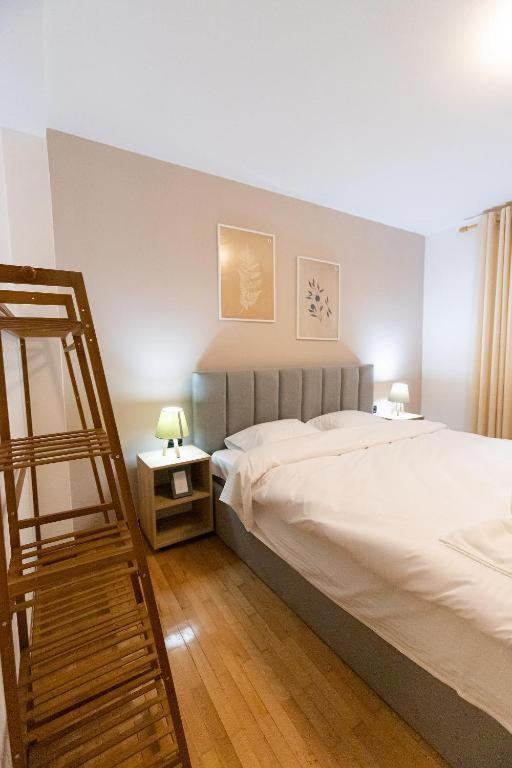 Light-2 Lovely Apartment In تيرانا المظهر الخارجي الصورة