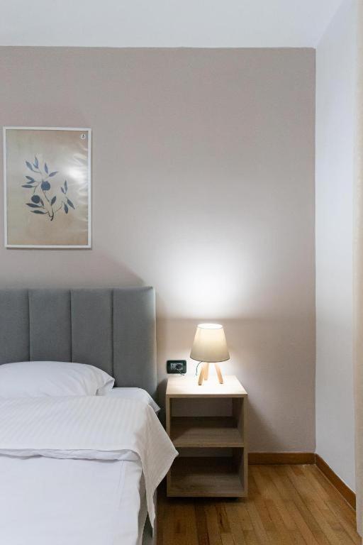 Light-2 Lovely Apartment In تيرانا المظهر الخارجي الصورة