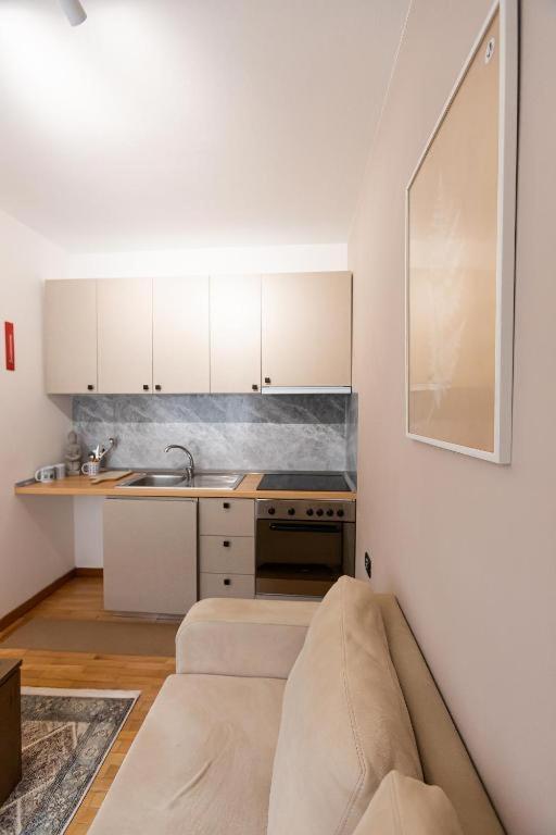Light-2 Lovely Apartment In تيرانا المظهر الخارجي الصورة