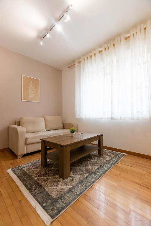 Light-2 Lovely Apartment In تيرانا المظهر الخارجي الصورة